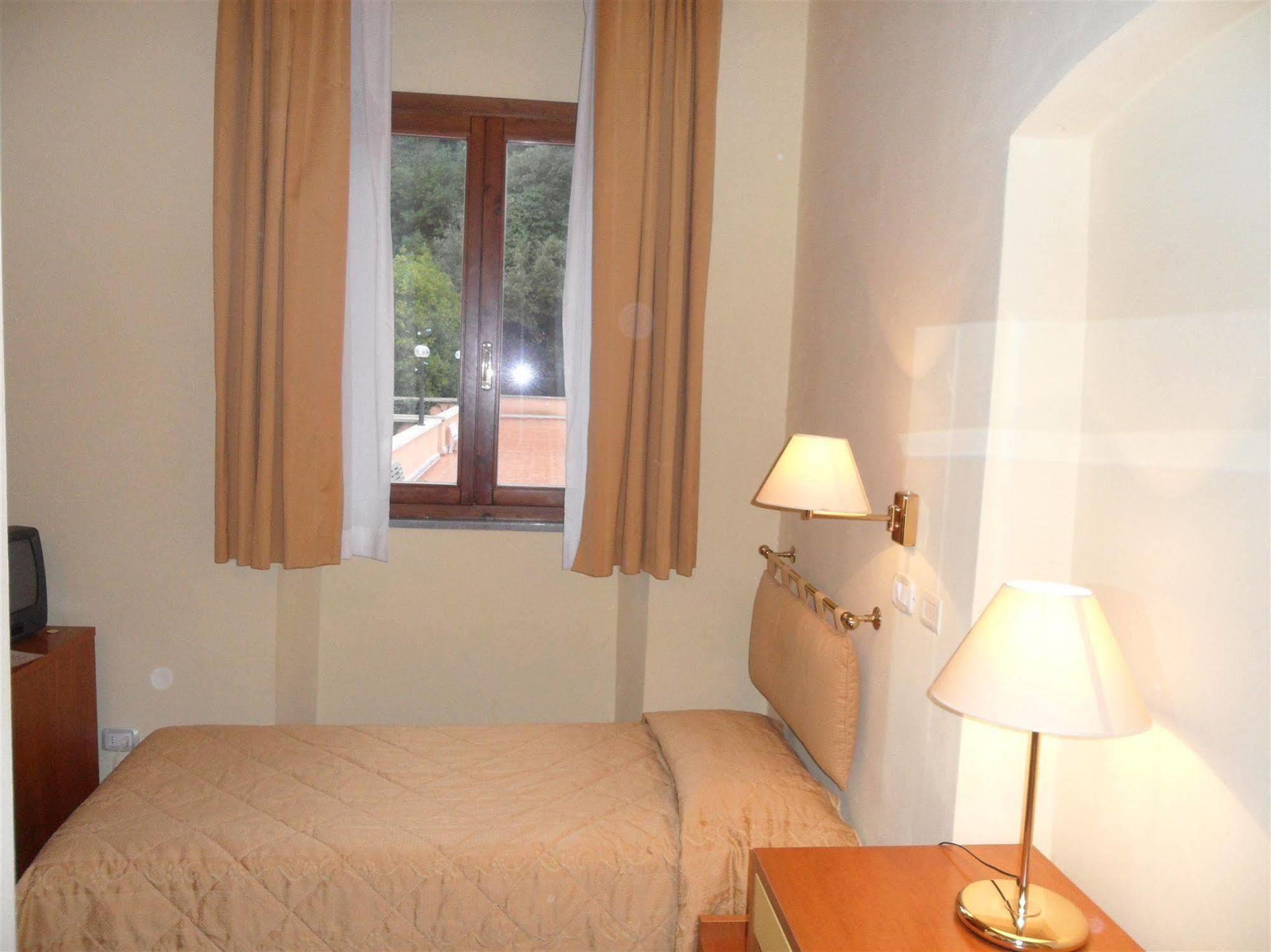 Hotel La Vedetta Livorno Buitenkant foto