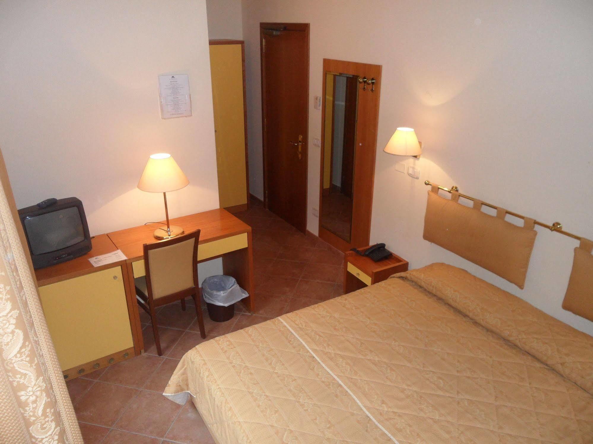 Hotel La Vedetta Livorno Buitenkant foto